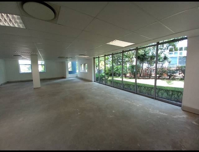 674M² OFFICE TO LET IN BRYANSTON